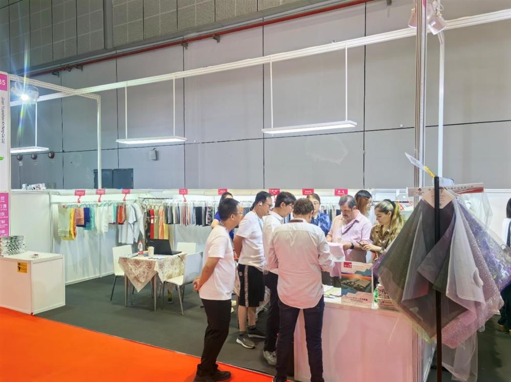 以科技綠色鏈接紡織商機(jī)！元首針織亮相2025中國國際紡織面料及輔料（秋冬）博覽會(huì)